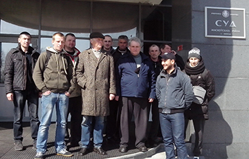 В Минске бригада кровельщиков в знак протеста покинула суд