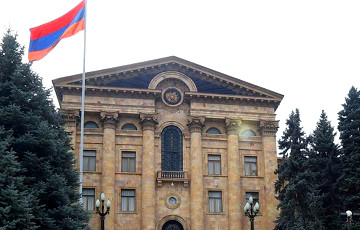 У парламенце Арменіі распалася кіруючая кааліцыя