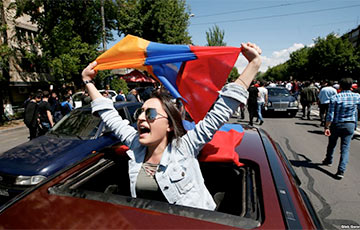 Продолжение революции онлайн: в Армении бастуют и перекрывают улицы