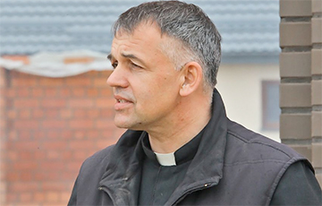 Польского ксендза, который строит костел в Гатово, высылают из Беларуси