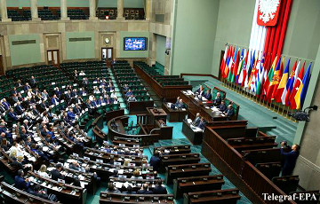 В Польше депутатам парламента урежут зарплаты