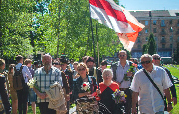 Социал-демократы Статкевича и движение «Разам» возложили цветы на Военном кладбище