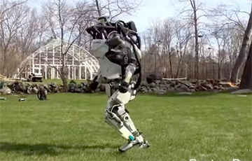 Гуляющие роботы Boston Dynamics стали звездами Сети