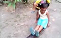 Видеохит: В Индонезии дети прокатились на спине гигантского питона