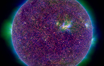 NASA показало снимок фиолетового Солнца