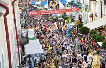 Фоторепортаж: В центре Гродно стартовал Фестиваль национальных культур