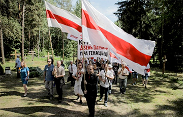 «Немецкая волна»: Белорусы протестуют против нового сноса крестов в Куропатах