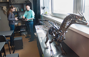 Как сельский учитель делает скульптуры из металлолома и учит детей включать воображение