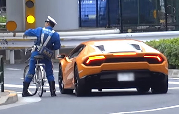 Видеохит: Японский полицейский догнал Lamborghini на велосипеде