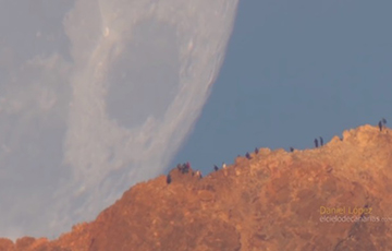 Видео с огромной Луной на Канарах стало хитом сети