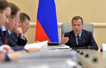 Почему не отправляют в отставку непопулярное правительство РФ во главе с Медведевым