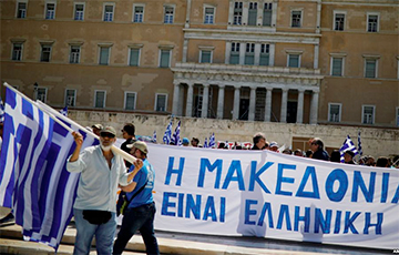 В Афинах митингующие против названия Македонии прорывались в парламент