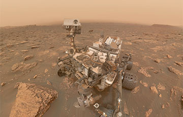Фотофакт: Марсоход Curiosity сделал селфи на фоне песчаной бури