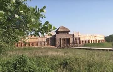 В Беловежской пуще начали строить копию древнего белорусского городища