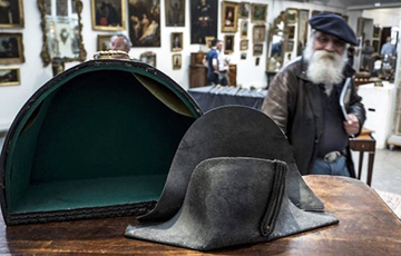 Шляпа, в которой Наполеон был при Ватерлоо, продана с аукциона