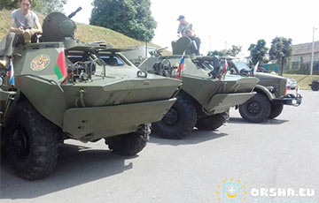 Vorsha Officials Greeted Column Of Armored Vehicles From Russian Federation With Bread And Salt