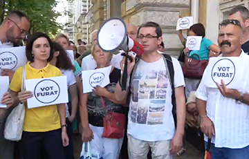 В Молдове проходят митинги в поддержку проевропейского мэра Кишинева