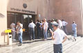 Демонстранты заблокировали главный вход в мэрию Еревана