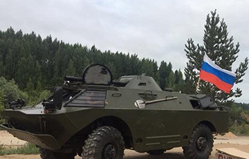 Видеофакт: Россияне пригнали на акцию протеста БТР