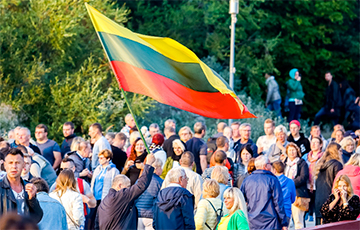 «Да процветает единство»: тысячи литовцев исполнили Национальную песнь
