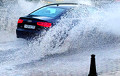 Советы водителям: как ехать во время потопа и что делать, если машина побывала в воде