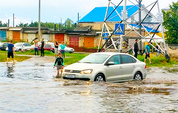 Фотофакт: Сильный ливень затопил улицы Борисова