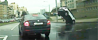 Видеофакт: В Минске автомобиль подбросило в воздух