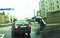 Видеофакт: В Минске автомобиль подбросило в воздух