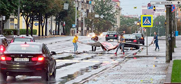 Непогода в Минске: опять потоп, повалены деревья и сорваны крыши