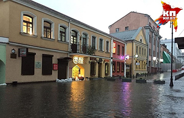 Фотофакт: Потоп смыл баррикады в центре Минска