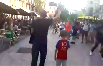 Видеофакт: Хорватская семья гуляла по Брюсселю, но тут началась буря аплодисментов