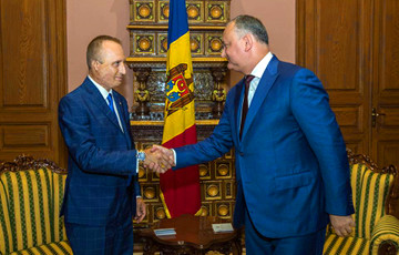 Князь не настоящий: президент Молдовы провел встречу с аферистом