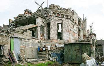 Фотофакт: Самая странная стройка частного дома в Беларуси