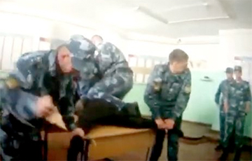 «Новая газета» опубликовалa видео пыток в российской тюрьме