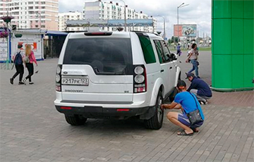 Homel Residents Teach Lesson To Russian Driver With ‘Belarus Rules!’ Cries