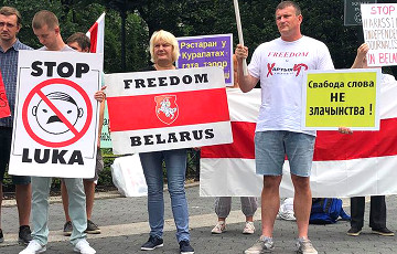 Rally In Support Of Belarusian Journalists And Trade Unions Takes Place In New York Center