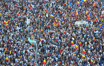 Протесты в Румынии продолжались всю ночь, появились палатки