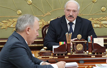 Лукашэнка - Жарко: У вас карупцыянер на карупцыянеры сядзіць і карупцыянерам паганяе