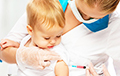 «Такому маленькому – сразу две прививки: зачем эксперименты проводить на детях?»
