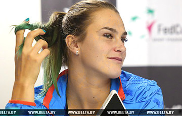 Видеофакт: На Australian Open женщины чуть не подрались из-за сувенира от Соболенко