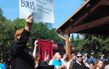 «Стыд, позор, пророссийский тролль»: чехи освистыванием сорвали выступление Земана