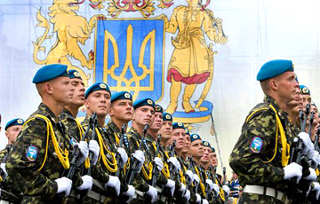 «Слава Украине! Героям слава!»: украинские военные будут приветствовать друг друга по-новому