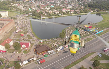 Видеофакт: Над фестивалем LIDBEER вертолет с туристами едва не врезался в дрон