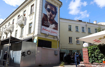 Видеофакт: В Минске семьи ветеранов МВД и КГБ принудительно выселяют из дома