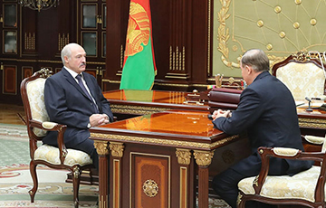 Lukashenka To Sheiman: This Is Oak Skis, Use Them for Skiing Yourself