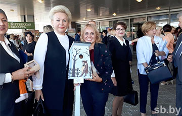 Photofact: Iryna Kastevich Taking Birdhouse To Geneva