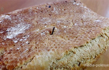 Фотафакт: Жыхарцы Лунінца прадалі хлеб з цвіком