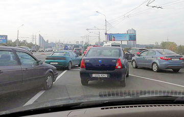 Движение по проспекту Независимости в Минске заблокировано в обе стороны