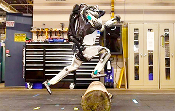 Видео дня: Робот Boston Dynamics Atlas демонстрирует чудеса паркура