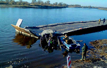 В Житковичах ЗИЛ упал с понтонного моста в Припять